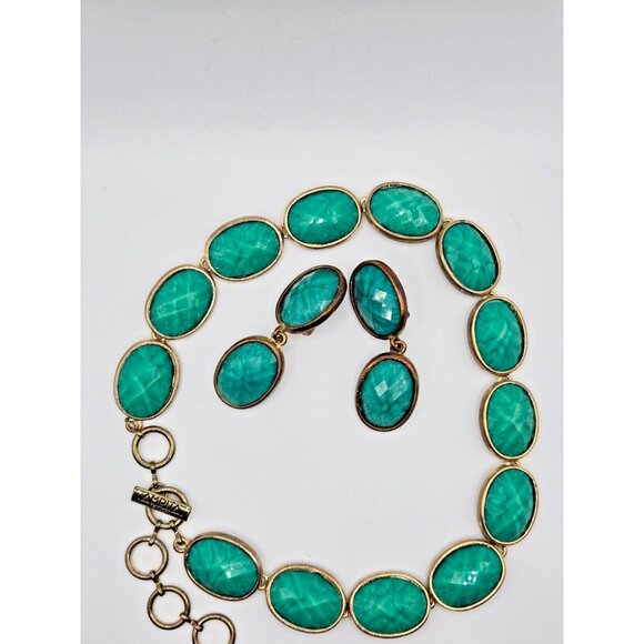 Vintage Amrita Singh glass green cabachon necklace and clip earring set - Picture 10 of 11